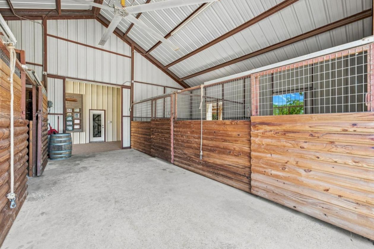 10 Acre, 3/2, Horse Property in Horsemans Ranch - photo 19