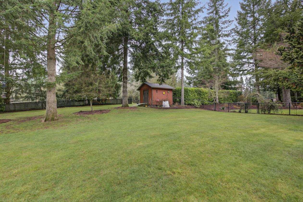 2 Barns with Lighted Arena & 3 Oversized Stalls - photo 8