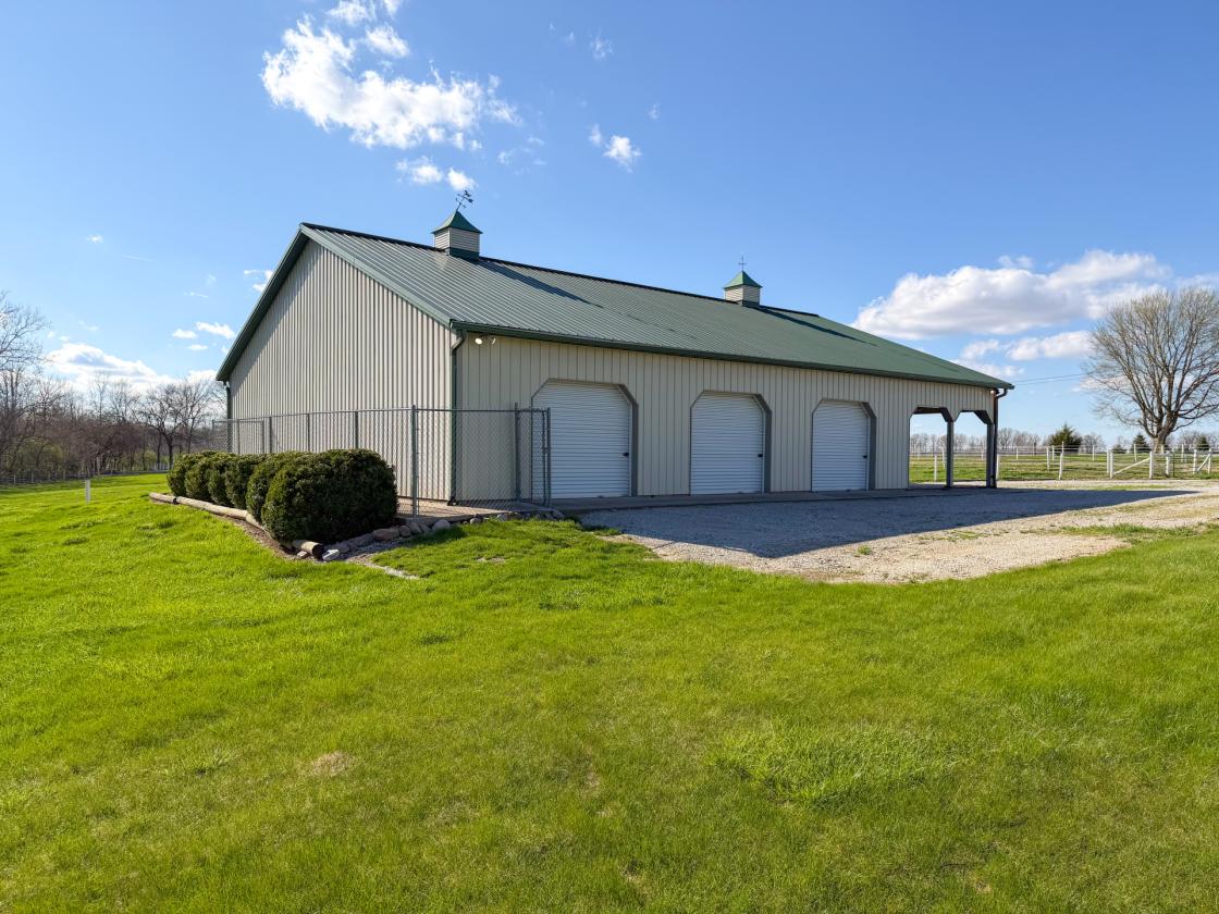 Traditional Ranch with Basement and Barn - photo 10