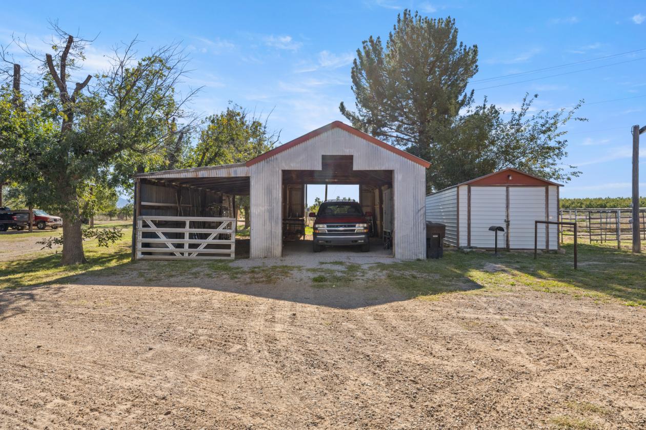 7 ACRE HORSE PROPERTY WITH THREE HOUSES - photo 18
