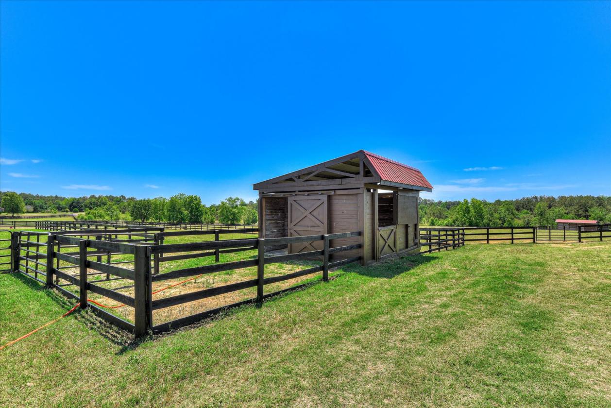 Exceptional 18.25-acre equestrian property - photo 23