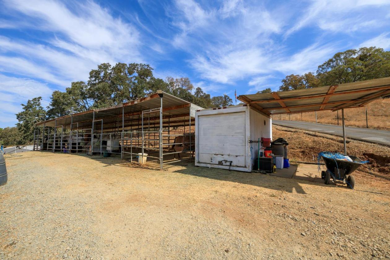 SPECTACTULAR LAKE FRONT HORSE PROPERTY RANCHETTE!! - photo 14