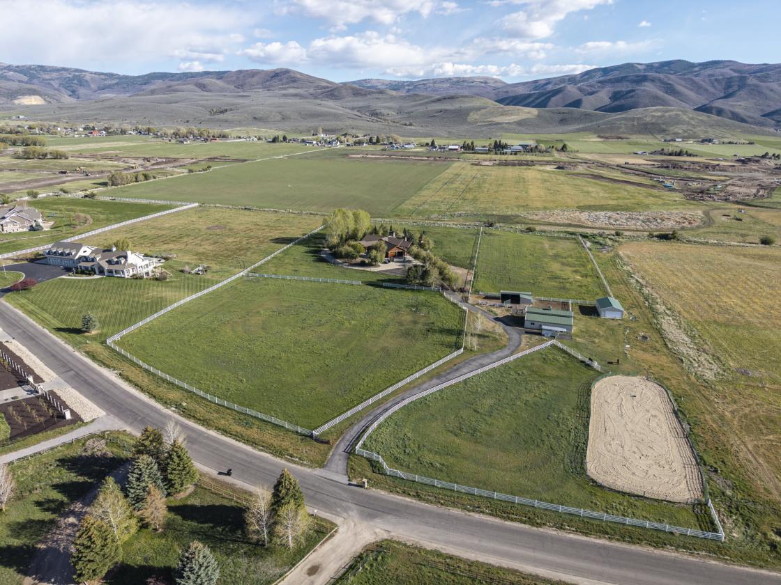 Turn key 10 acre equestrian estate - photo 13