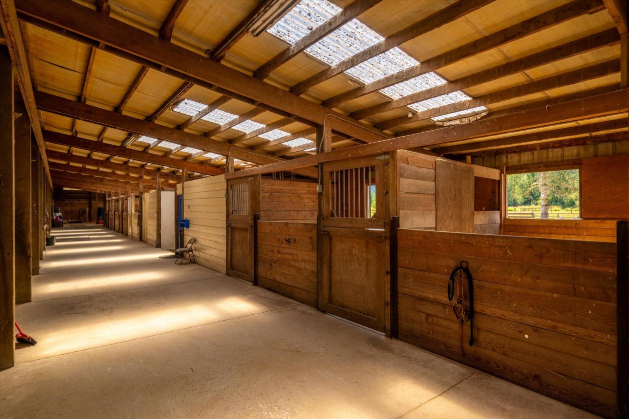 Blue Gate Farm - Equestrian Facility on 35 Acres - photo 5