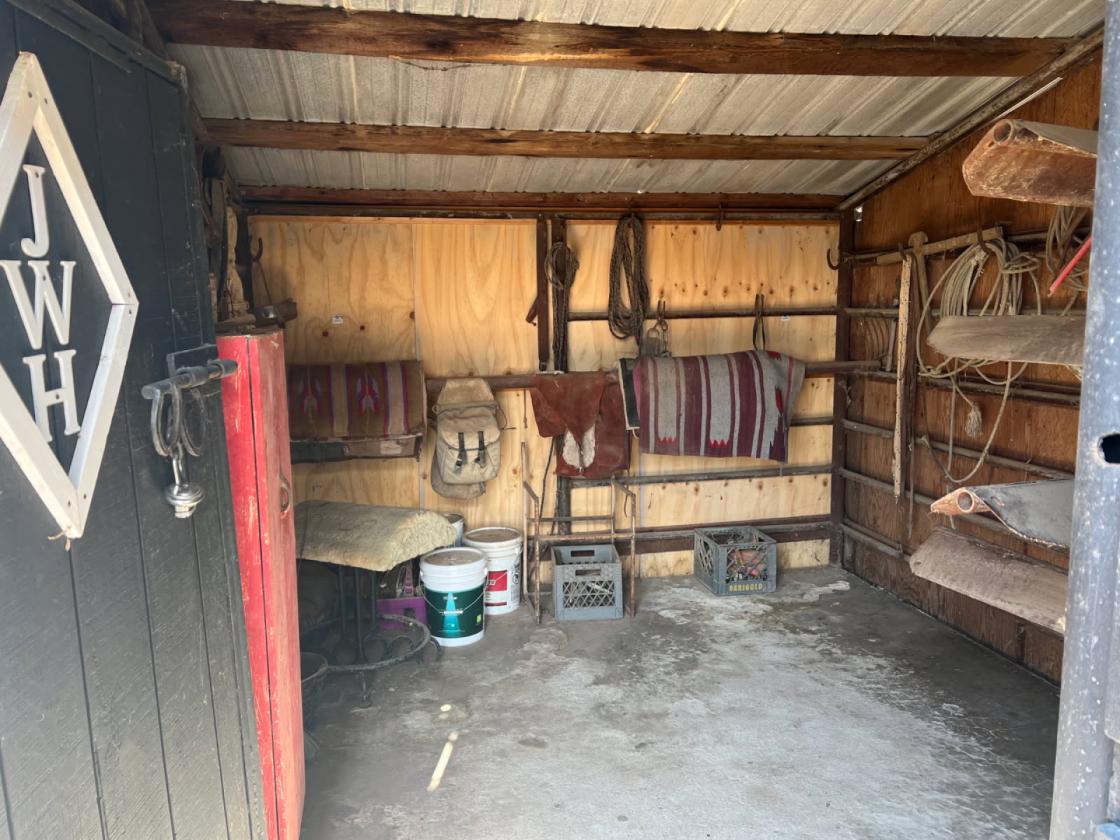 Luxury equestrian estate with a large riding arena - photo 25