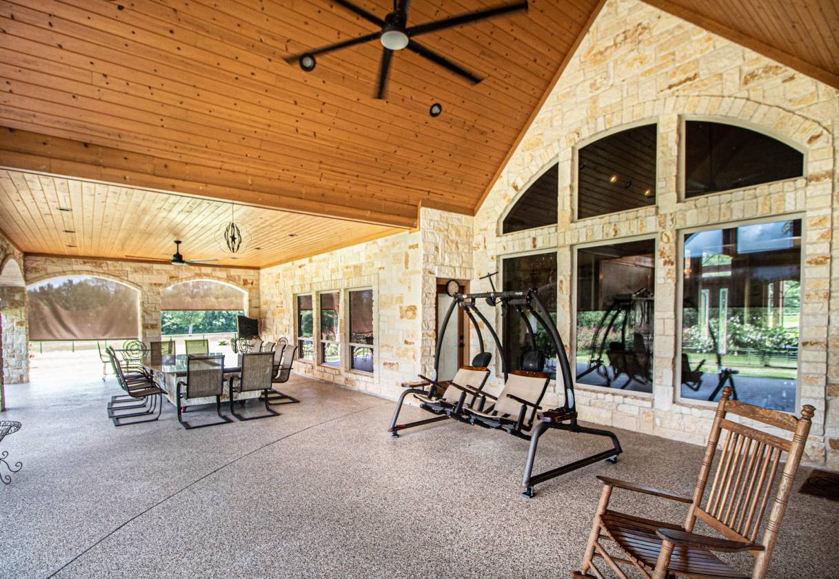 Stunning Home and Equestrian facility - photo 13