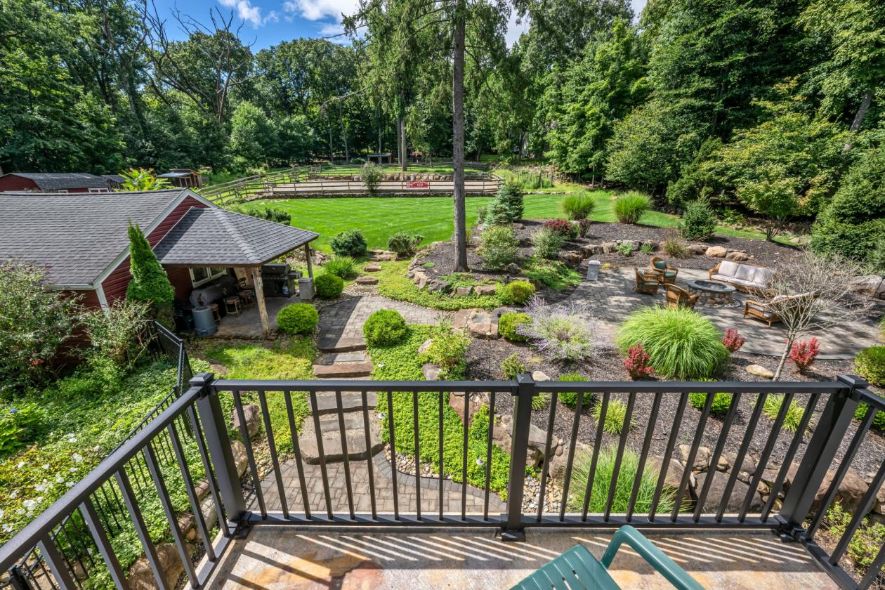 Horse Property on 6.5 acres with 3 stalls - photo 6