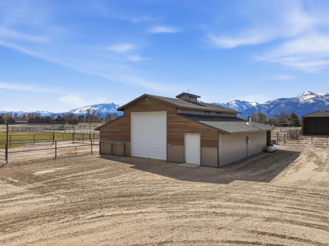 Custom Home with Endless Mountain Views - photo 15