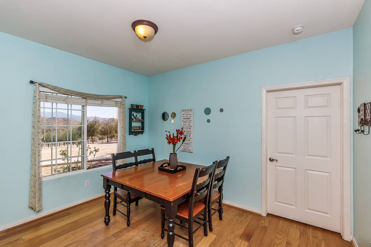 Two homes on 4+ acres, horse property with pool!! Temecula, Riverside