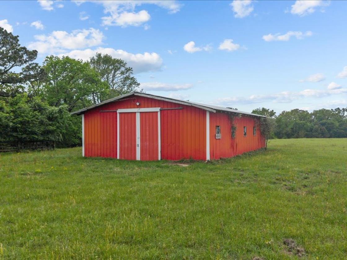 Horse property with breathtaking views - photo 23