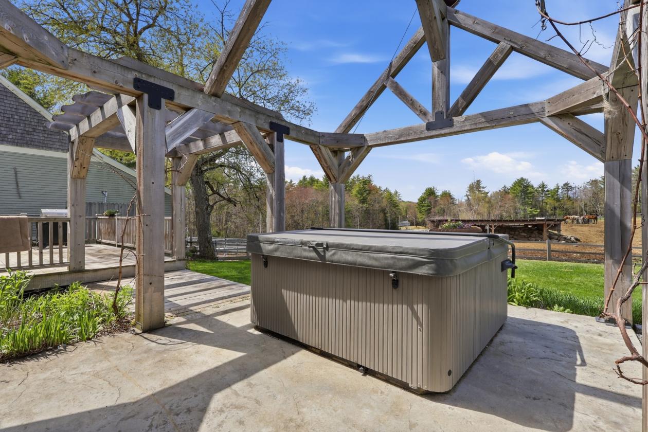 Equestrian Estate with Stunning Antique Farmhouse - photo 11