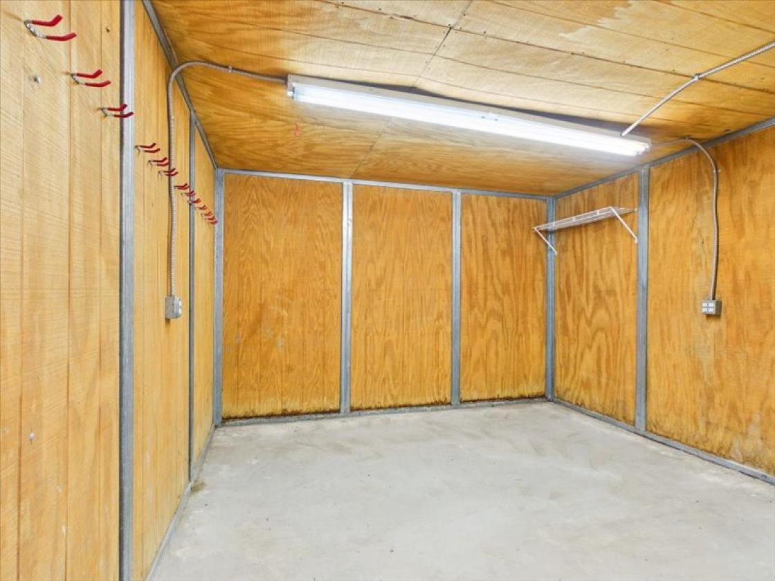 TWO HOUSES, LARGE BARN, 70 SOLAR PANELS on 6 ACRES - photo 8