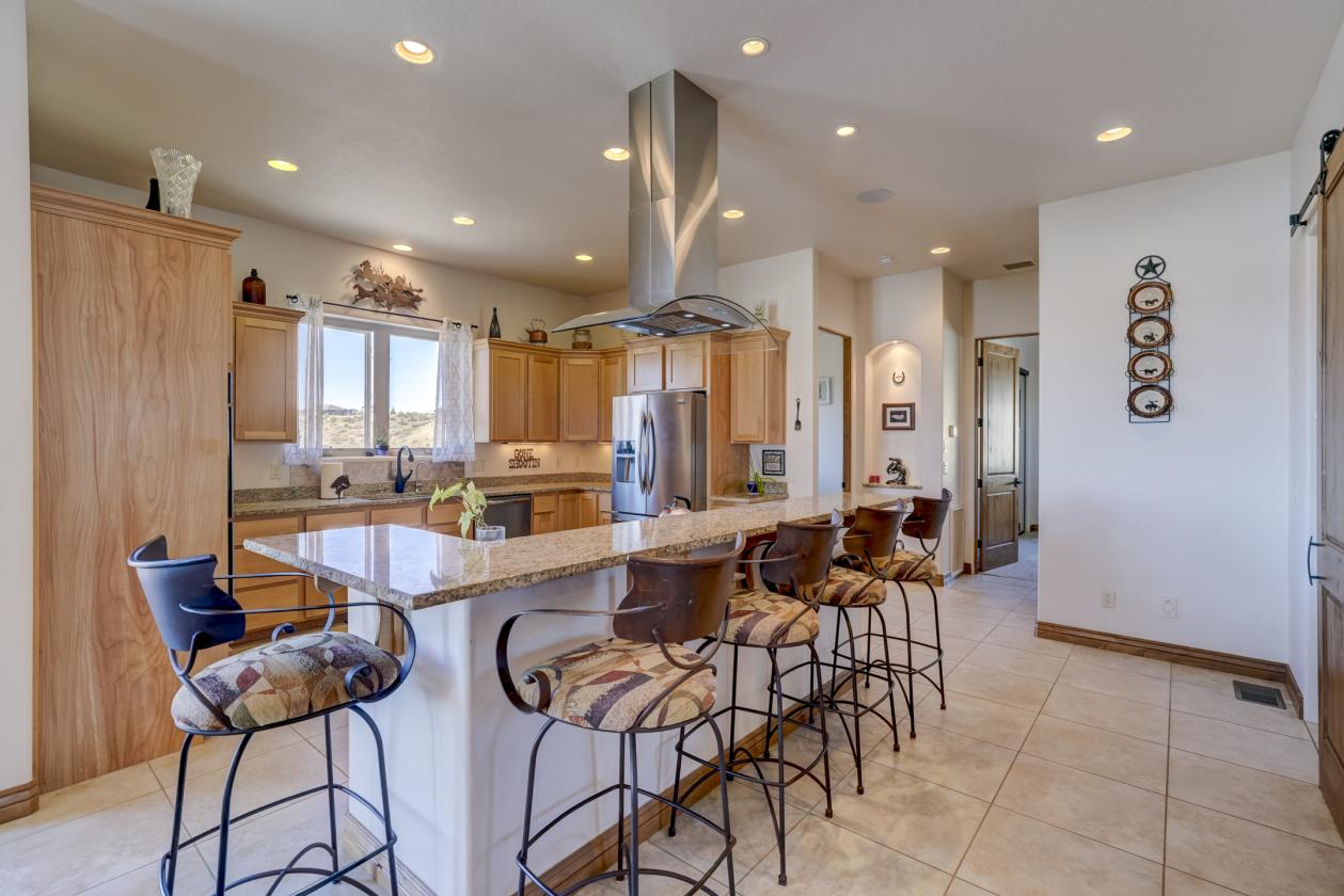 27 Acre Equestrian Dream Home w/ Views & Workshop - photo 19