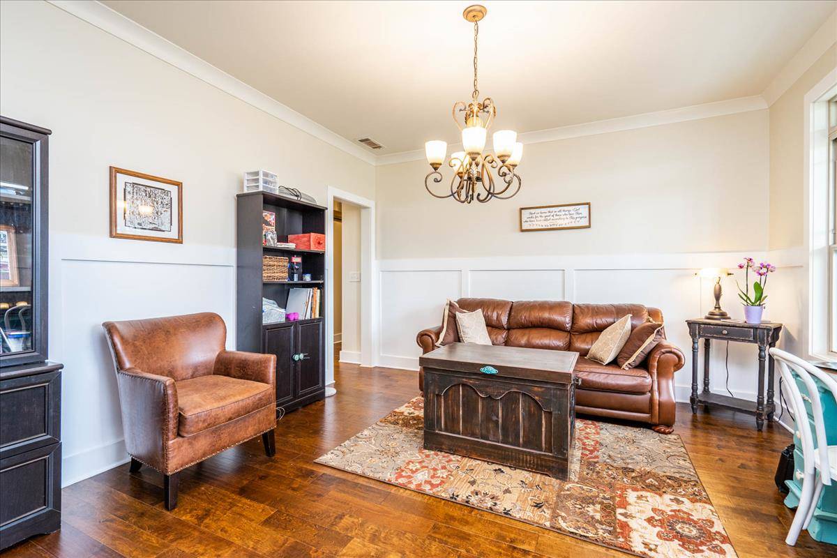 Luxury craftsman ranch located in a first class equestrian community