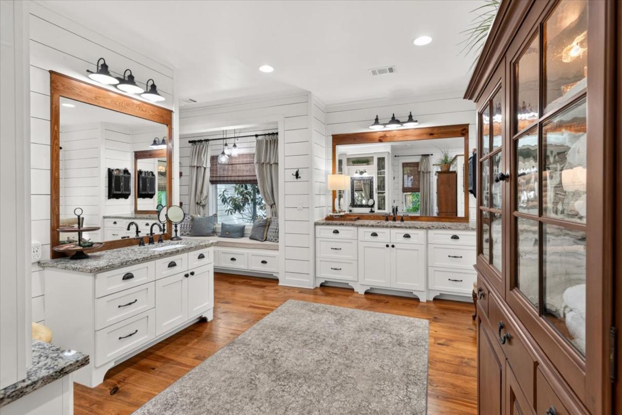 Luxury equestrian estate with 2 guest quarters - photo 22