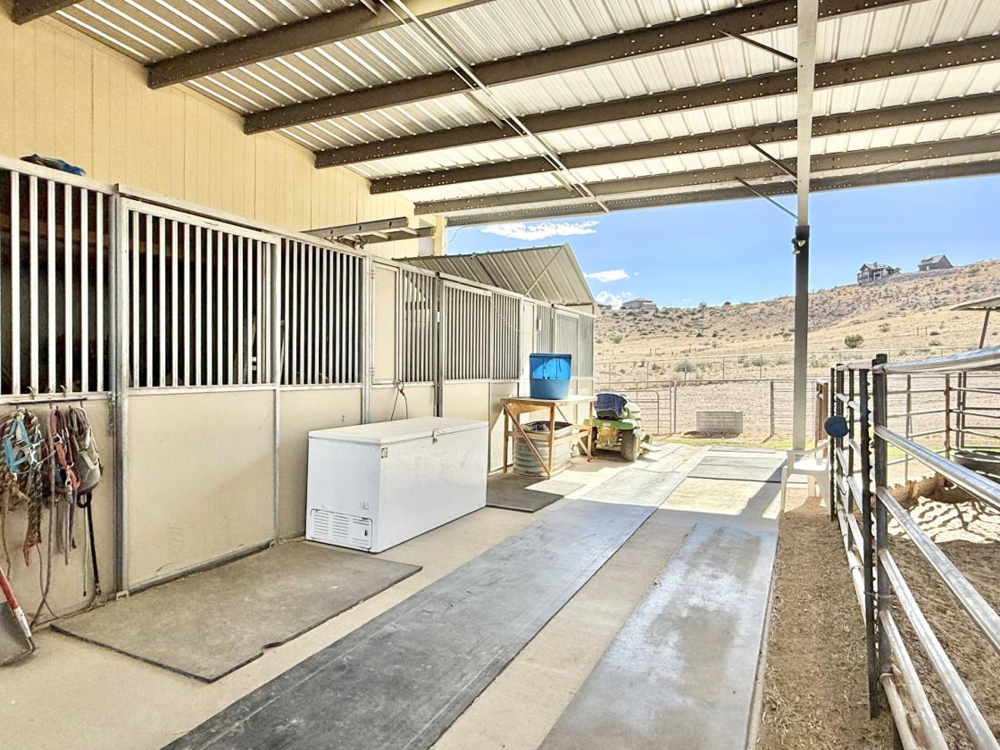 27 Acre Equestrian Dream Home w/ Views & Workshop - photo 25