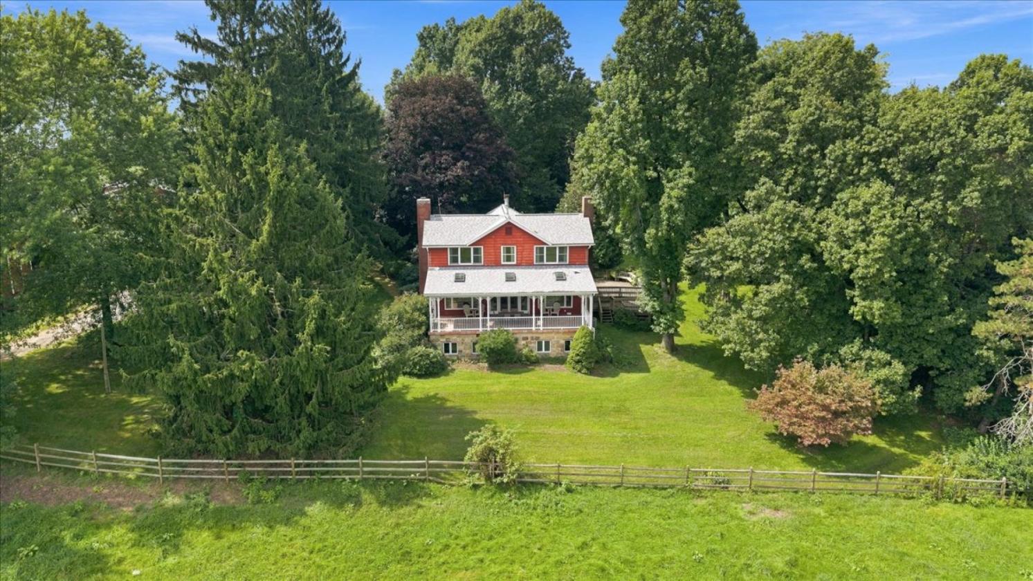 Turnkey 37 Acre Equestrian Estate & Indoor Arena - photo 1