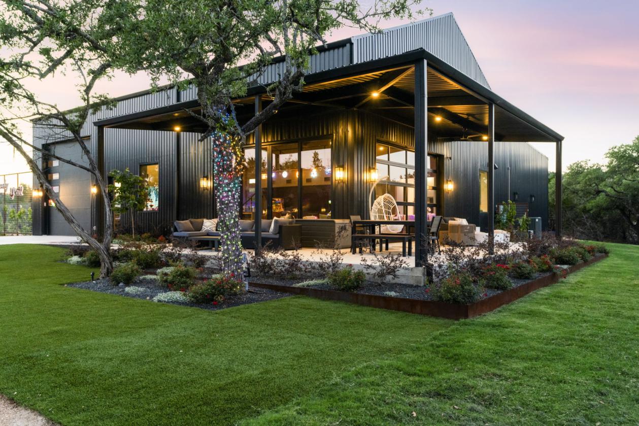 Luxe Estate w/State of the Art Horse Barn, Pond - photo 23