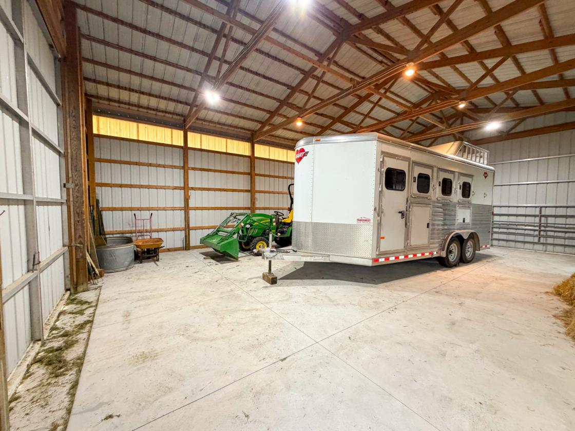 Beautiful Horse property nestled on 20 acres - photo 24