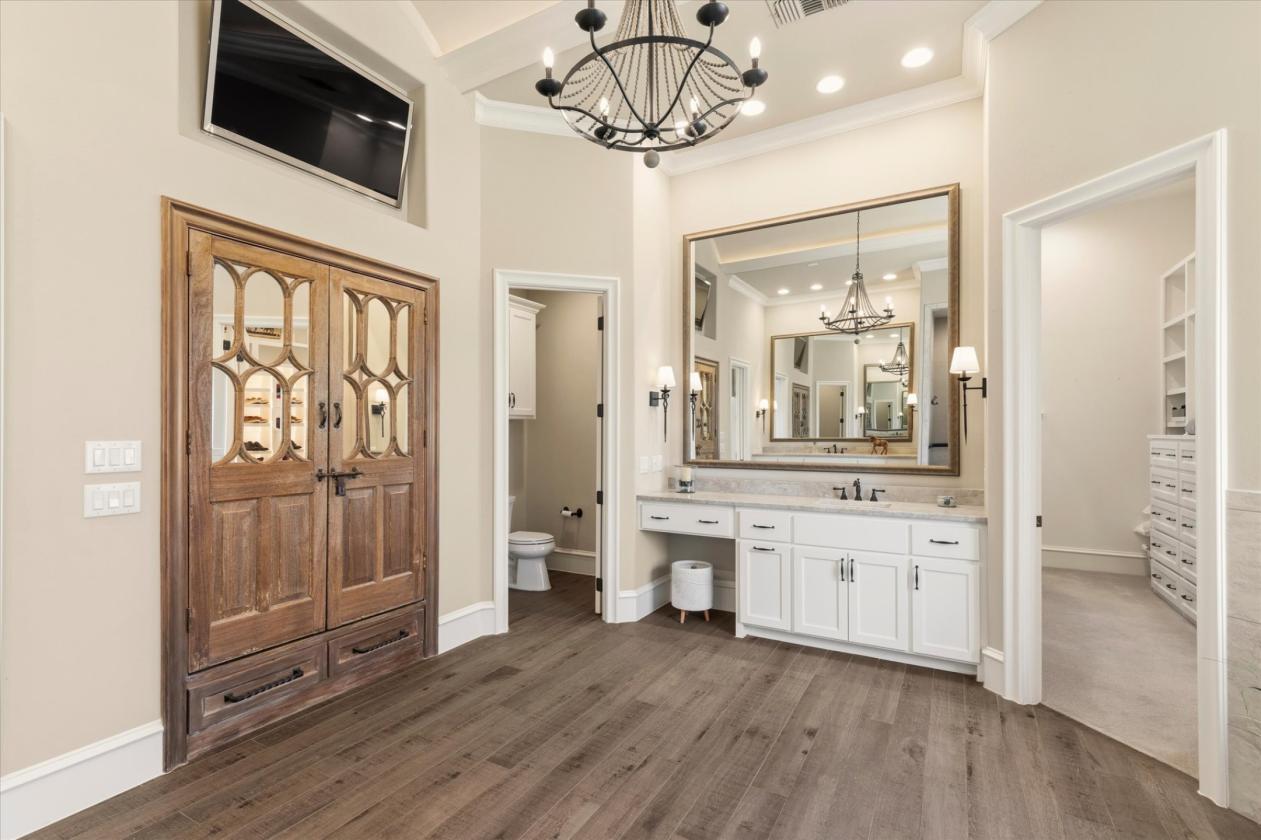 The perfect luxury home with privacy - photo 21