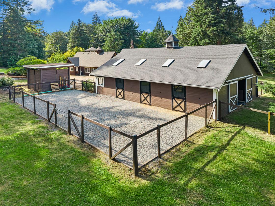 Turnkey gated equestrian property with custom home - photo 7