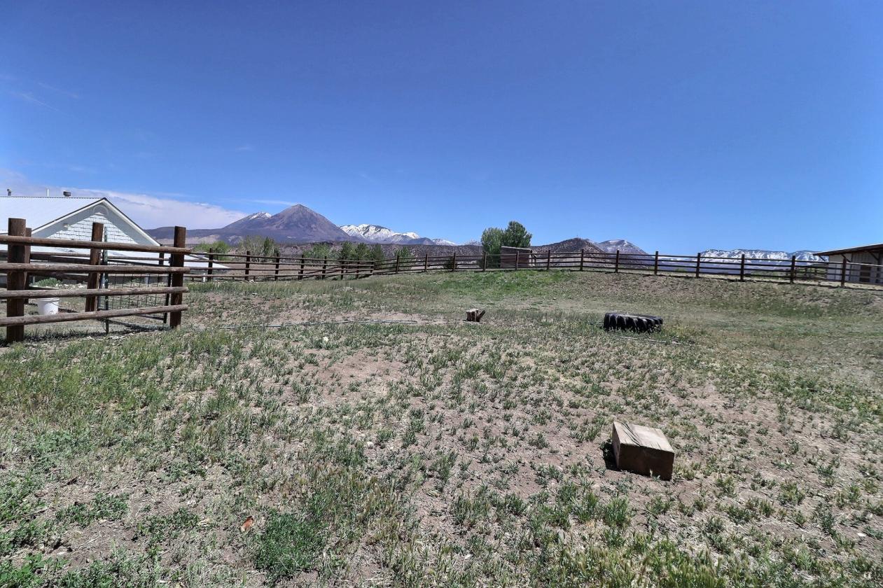 Beautiful Horse Property on 5.37 Acres - photo 29