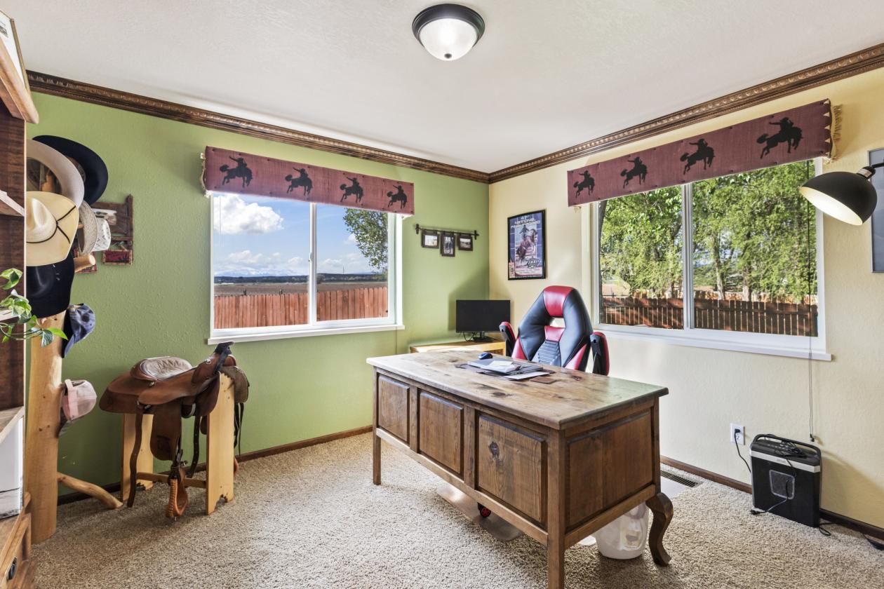 Beautiful Spring Creek Mesa Equestrian farm! - photo 26
