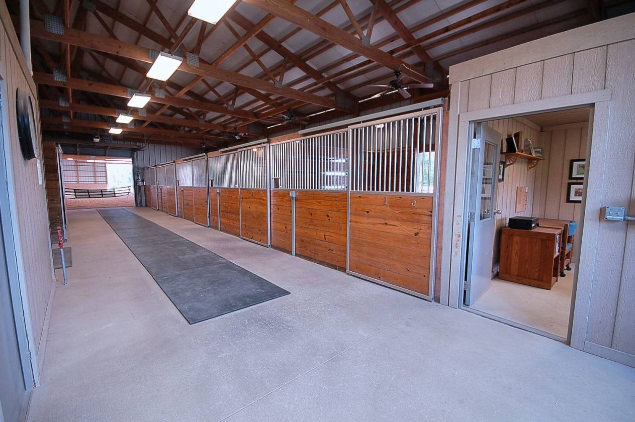 Exceptional Equestrian Estate on 5.6 acres with Indoor Arena Elburn