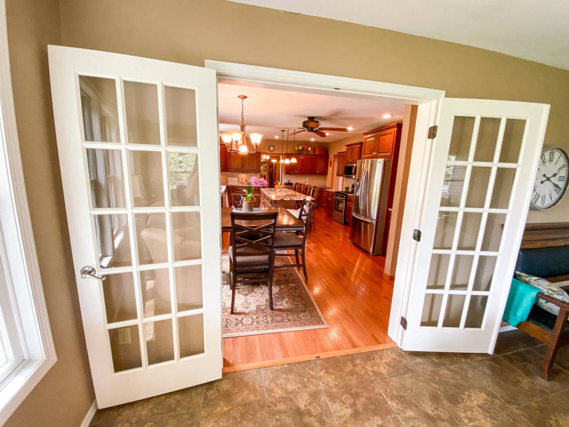 Stunning De Smet, SD acreage with 2 story horse barn... De Smet