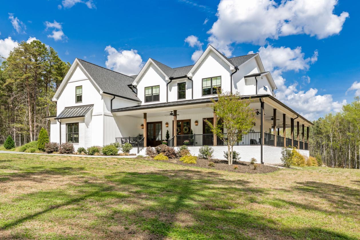 Luxury Farmette with 4 Stall Horse Barn & Arena - photo 1