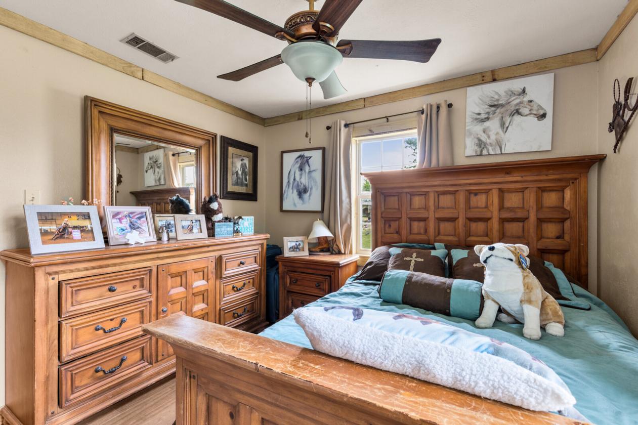 Horse property with gorgeous views - photo 14