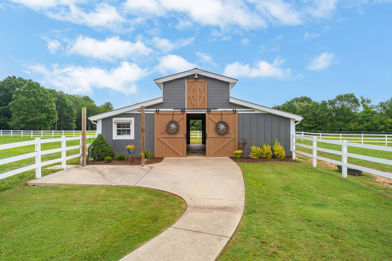 Professionally Designed Equestrian Estate Home Near Hampton Cove 