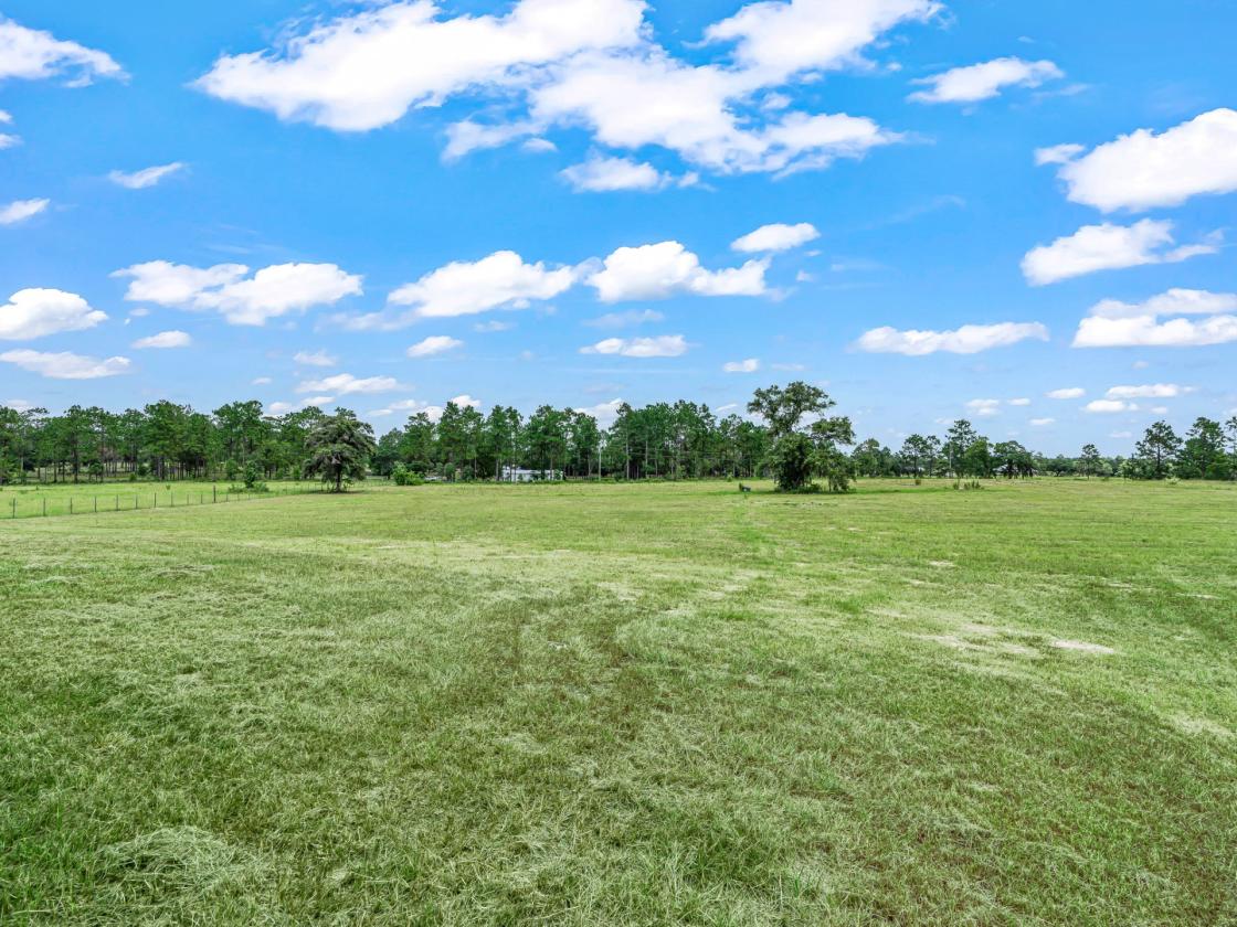 Fully Fenced Custom Home on 10 Acres - photo 28