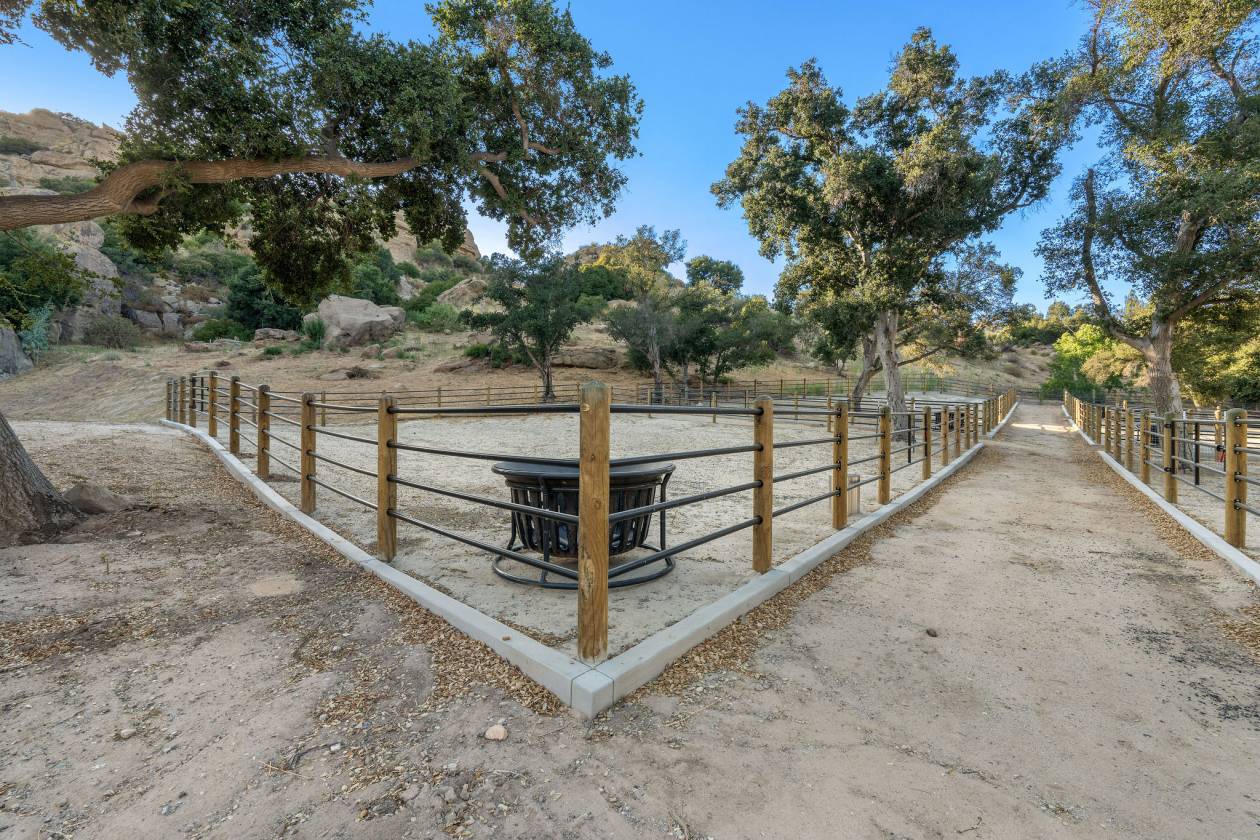 Serene 8-Acre Equestrian Retreat - photo 12