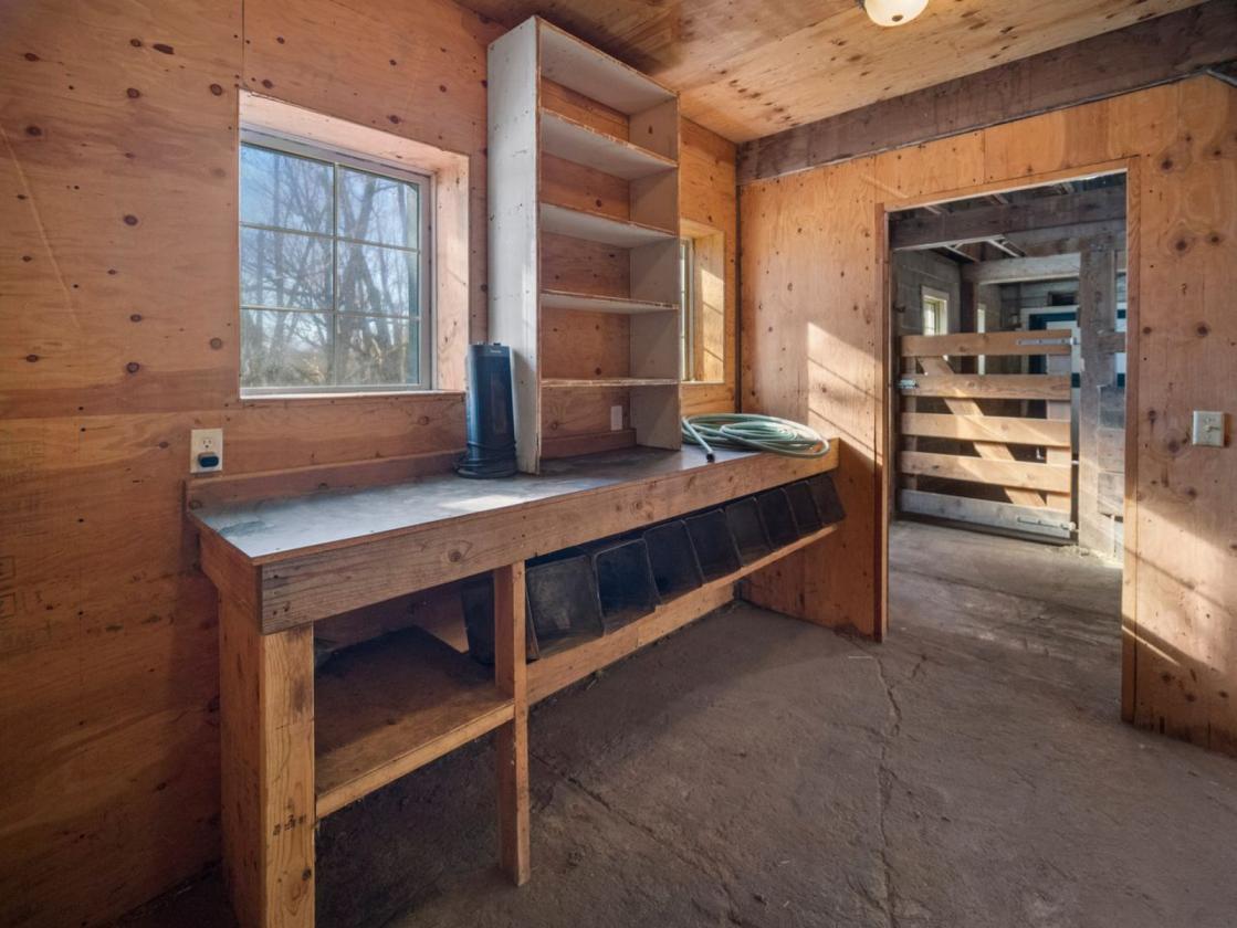 Unique Country Craftsman-Huge Barns-14+ Acres - photo 25