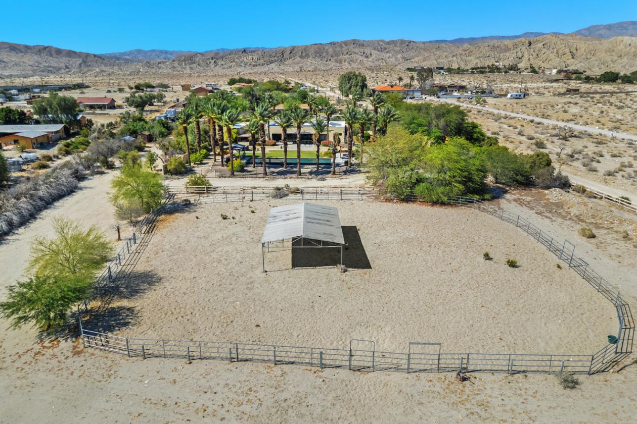 Gated Equestrian Estate with Arena & 4-Stalls - photo 26