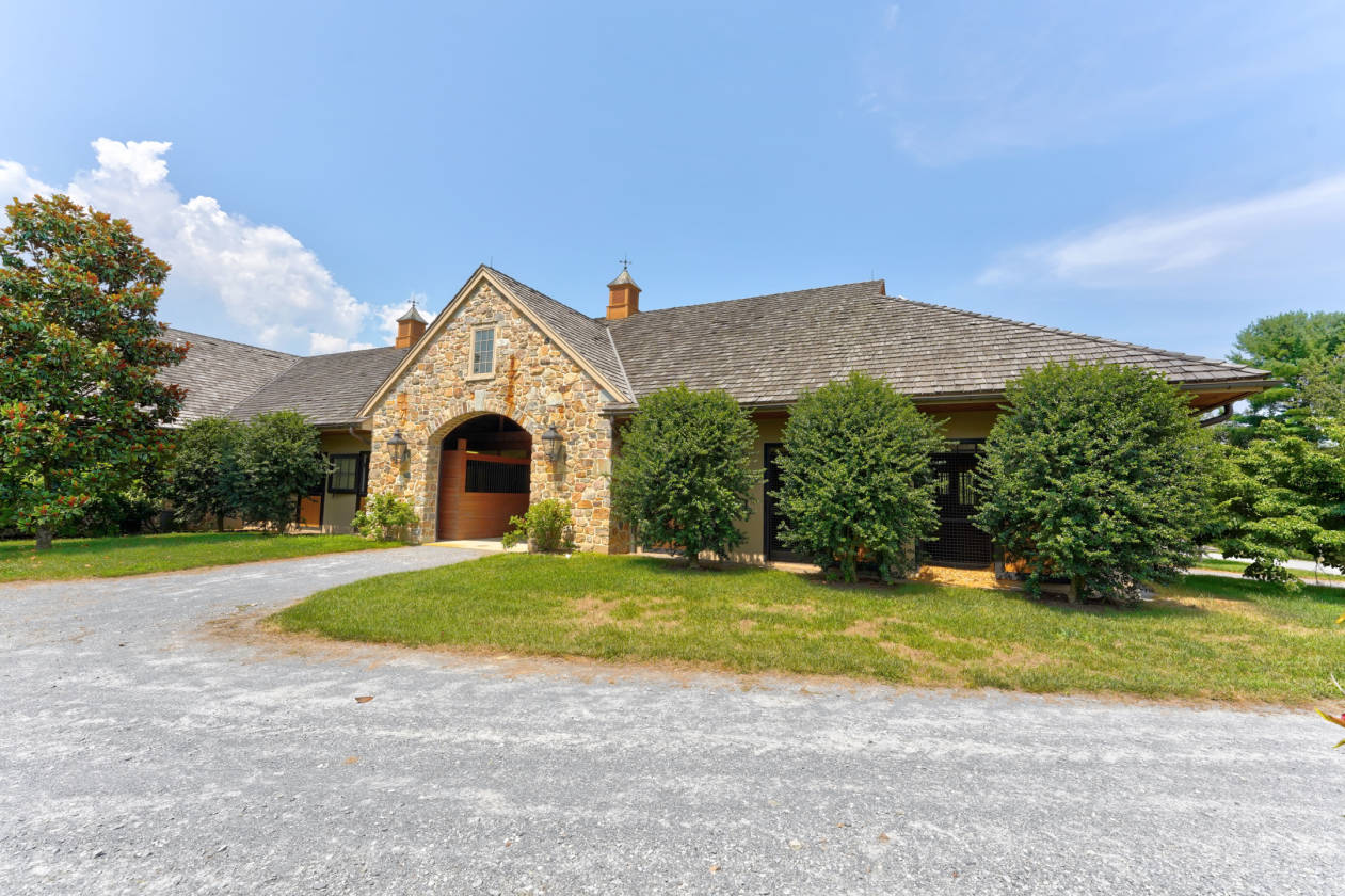 Sophisticated horse facility in the heart of Unionville horse country