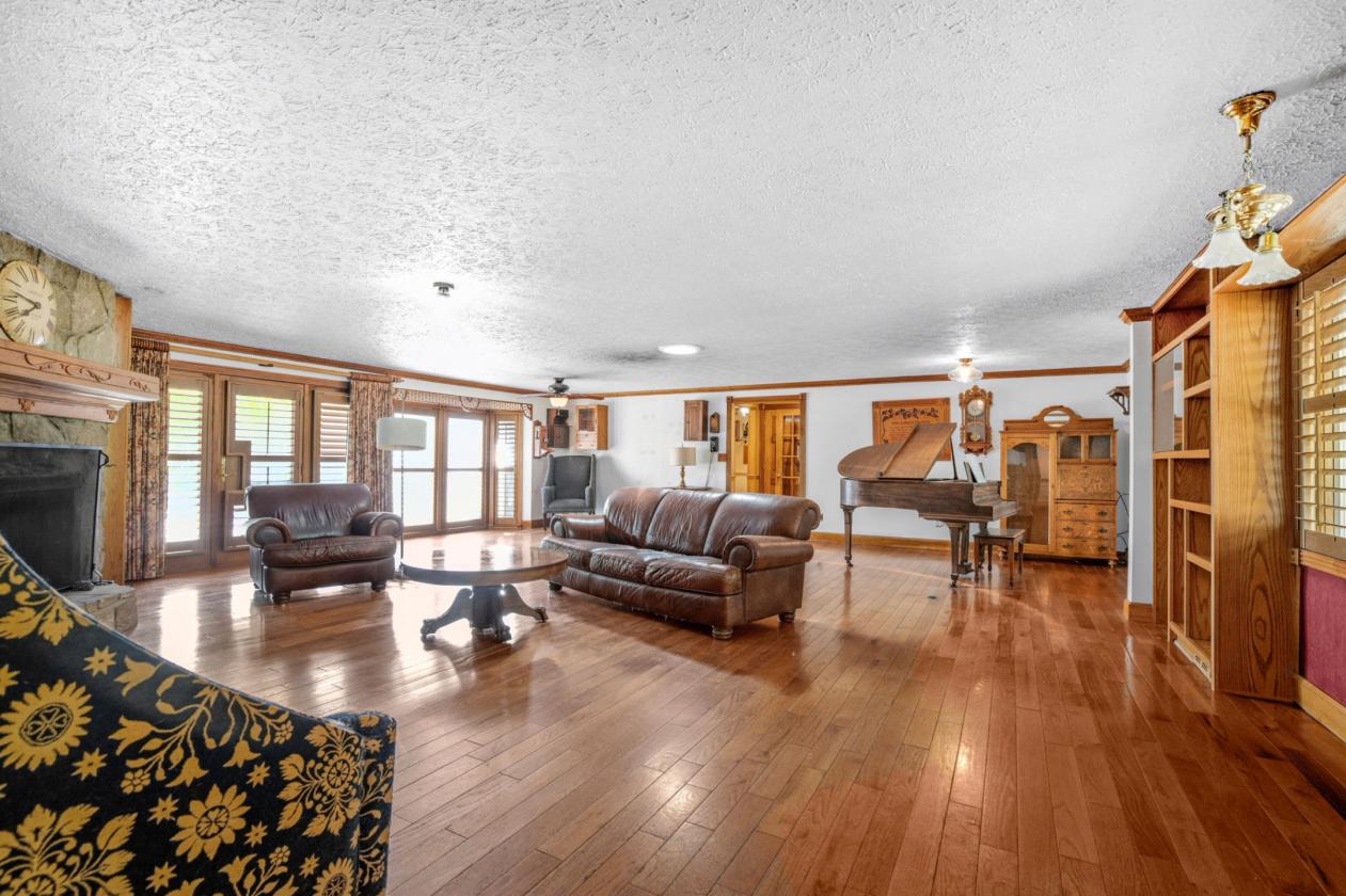Equestrian Estate or Corporate Retreat near LEAP - photo 18