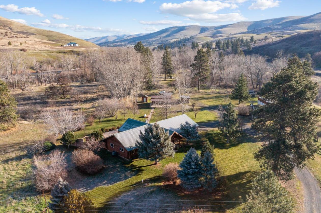 Horse property w/beautiful Log home - photo 2