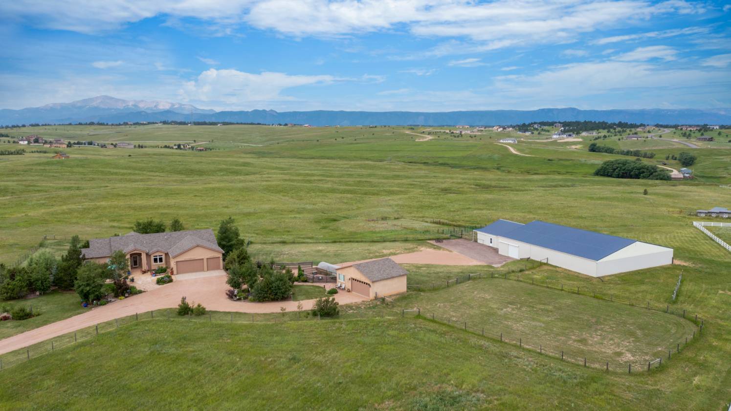 GORGEOUS RANCHER*VIEWS* INDOOR ARENA* 35 ACRES - photo 2