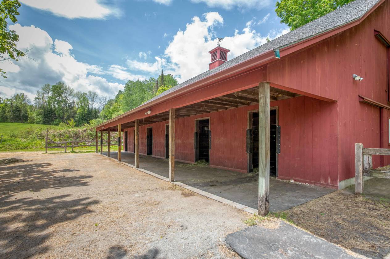 Luxury Equestrian Property with Indoor and two outdoor areas and