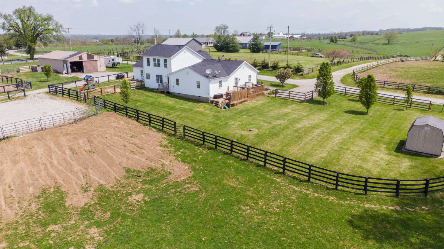 Woodford County Farm w/riding arena, 2 barns, etc Versailles