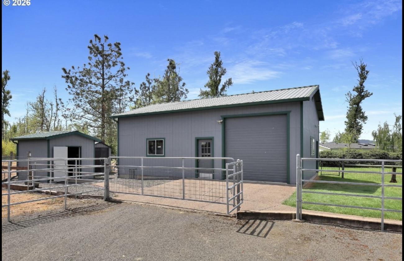 Horse property with giant covered arena - photo 17