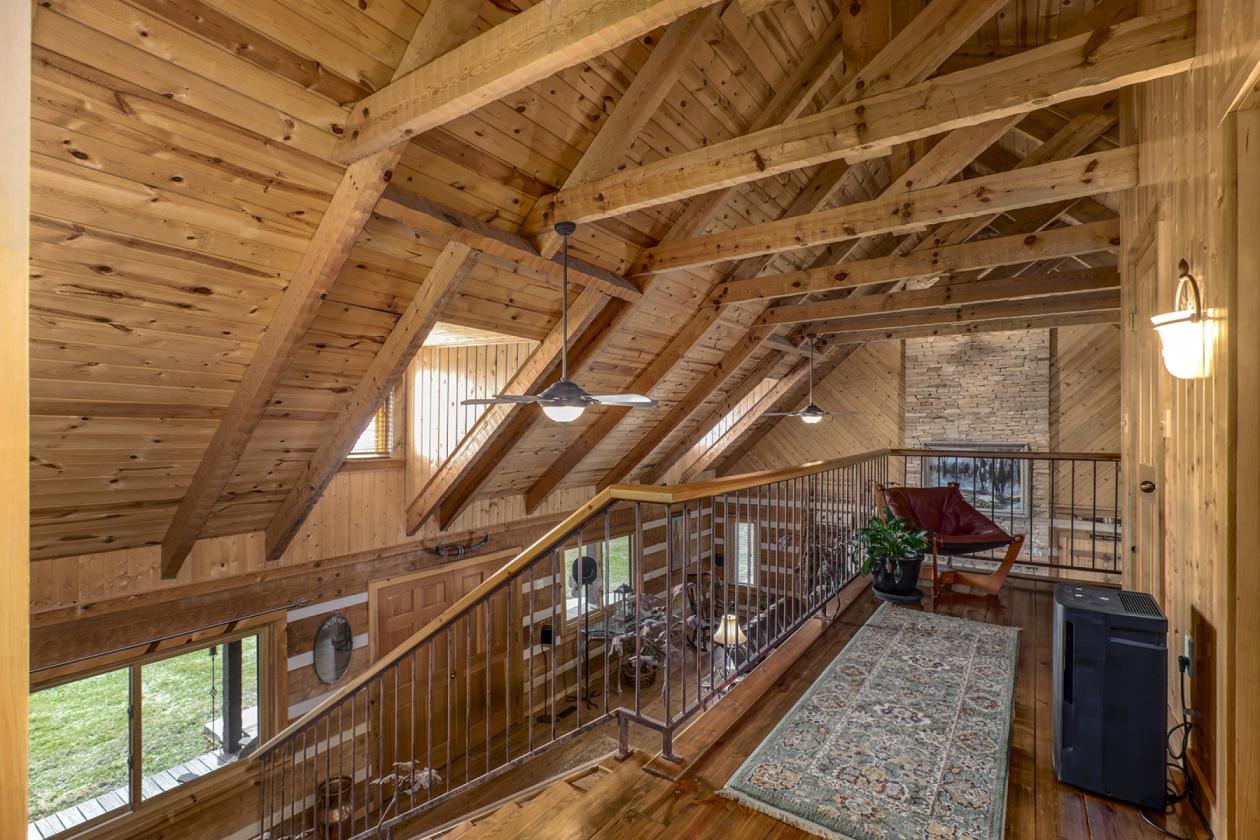 Beautiful log home on 33.95 acres - photo 22