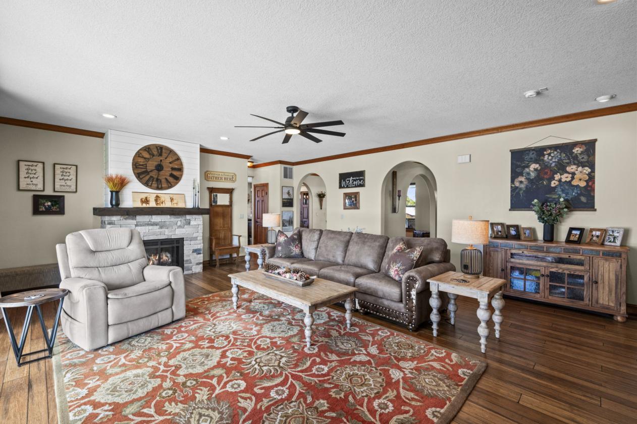 Equestrian & livestock property with 2 Homes - photo 8