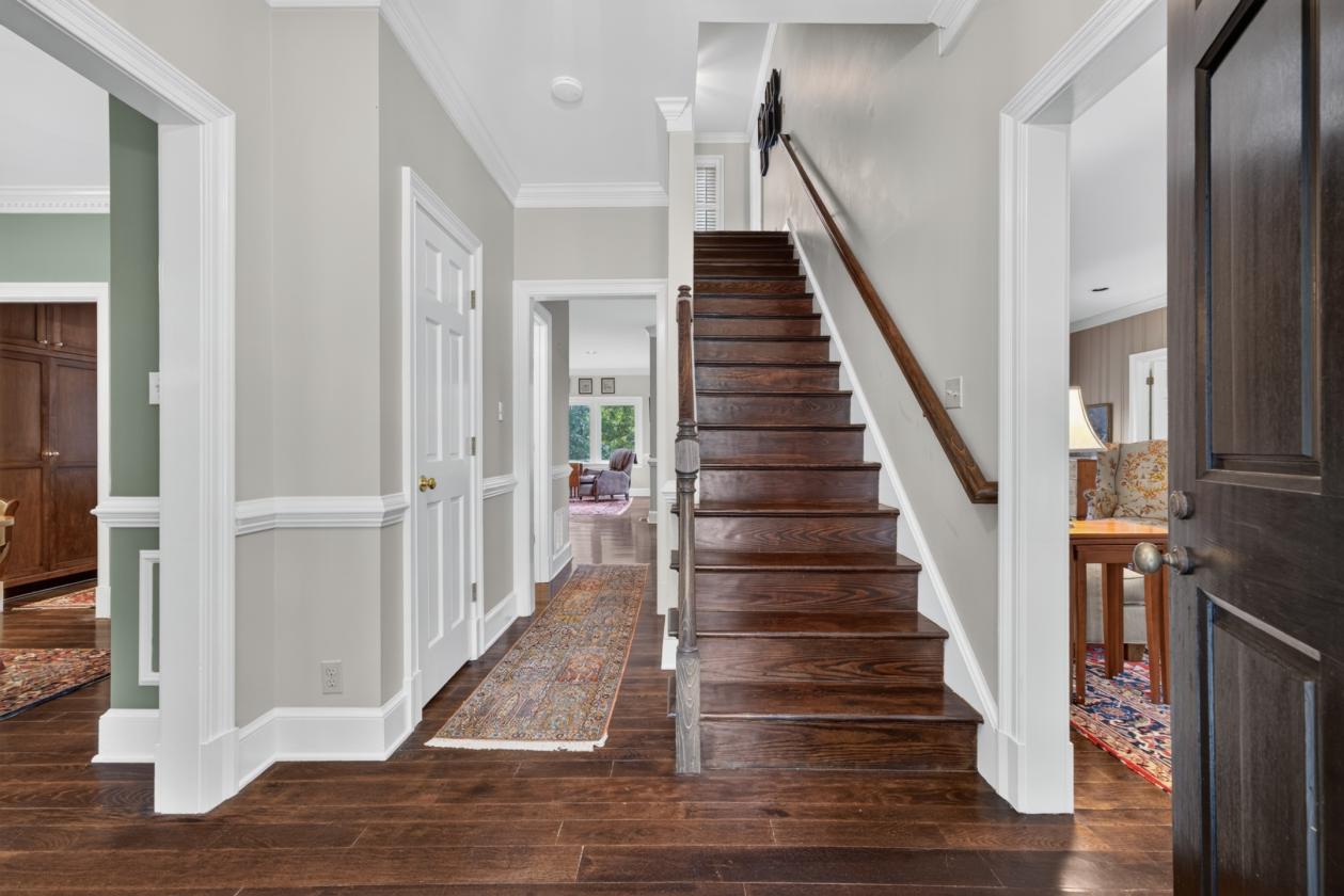 LOOKING for a 36 Equestrian Estate w/ guest house? - photo 5