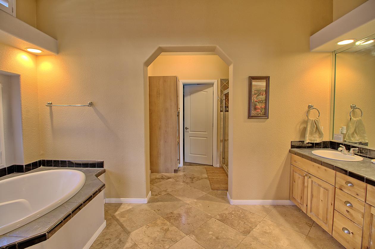 Horse property w/ Stables, RV garage ... - photo 7