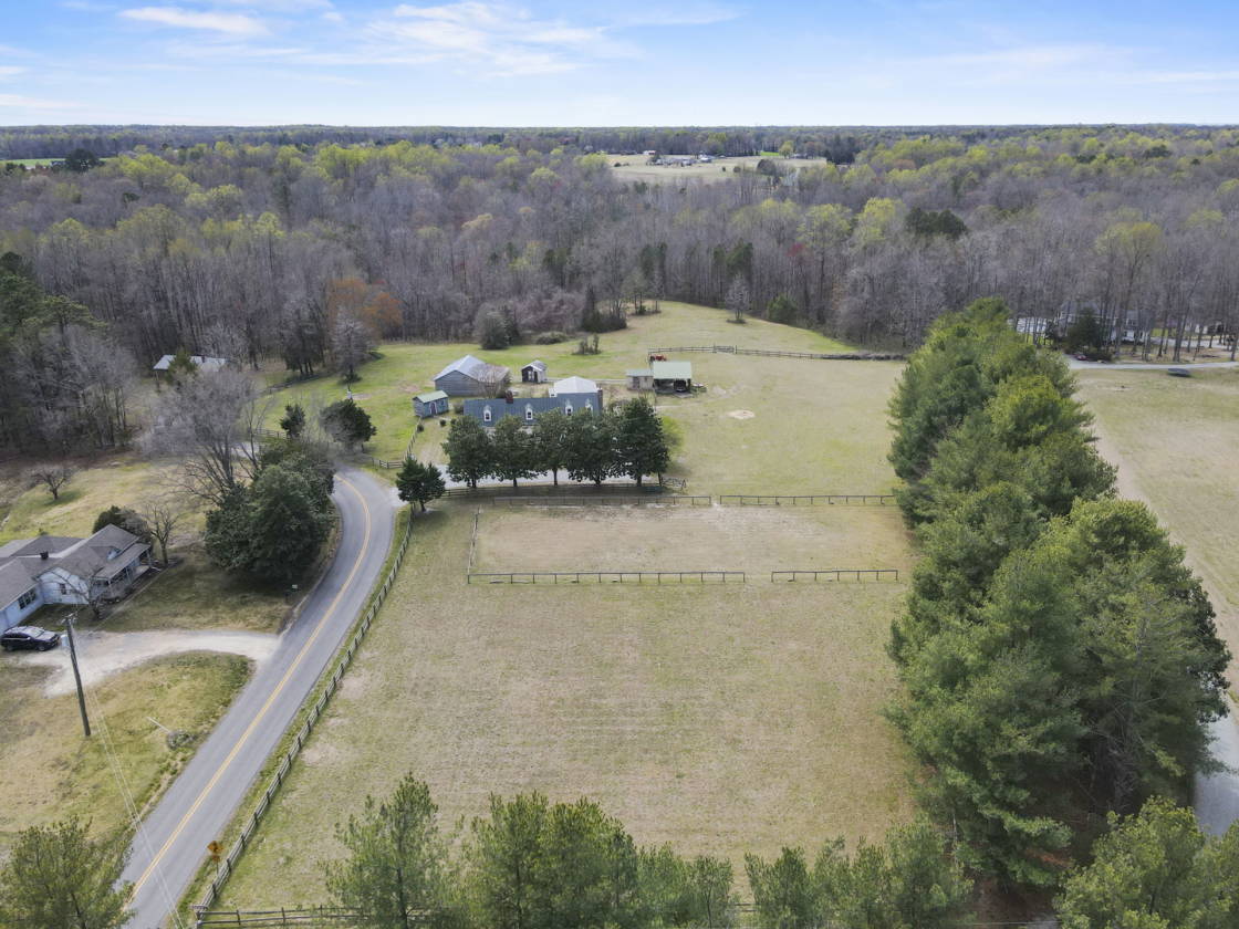 Pre-revoutionary home on a 10-acre horse farm! - photo 3