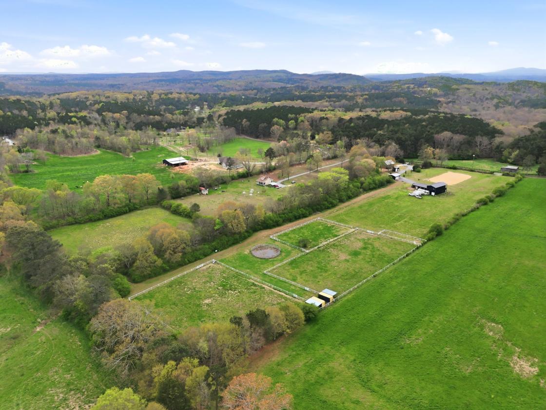 Luxurious Barndominium on Working Equestrian Farm - photo 22