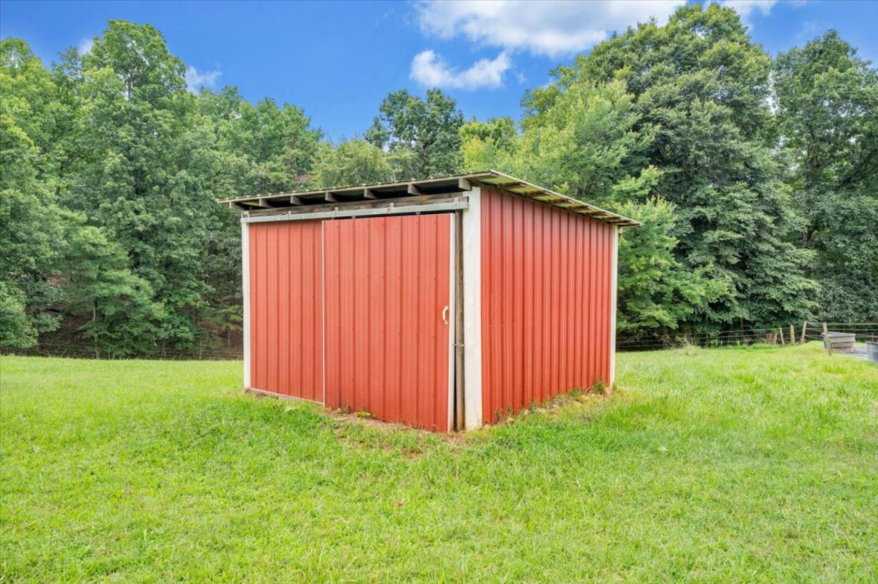 Private Setting Horse Farm - photo 20